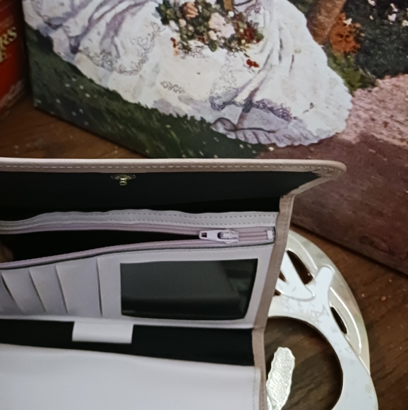 Vintage Princess Gardner Trifold Kiss Lock 👛 👜Lamb Skin Purse Wallet.🎁 👛 👜 - Picture 11 of 16